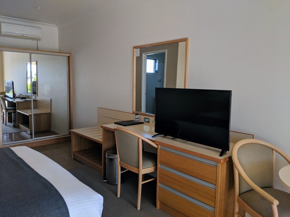 Standard Queen Room with desk, mirror, flat-screen television and en suite doorway