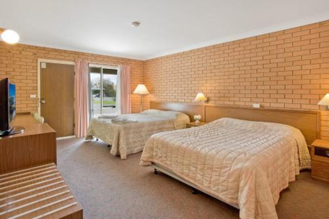 Twin Queen Room with two queen beds side by side
