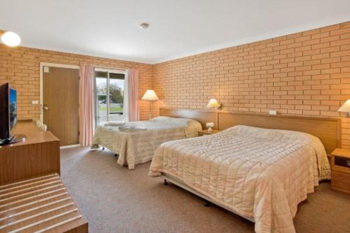 Twin Queen Room with two queen beds side by side
